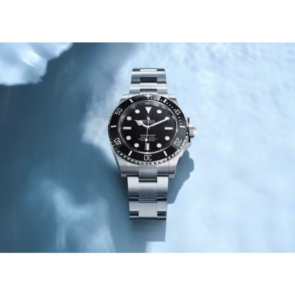 Rolex Submariner Oystersteel Ref# 124060 - Image 20